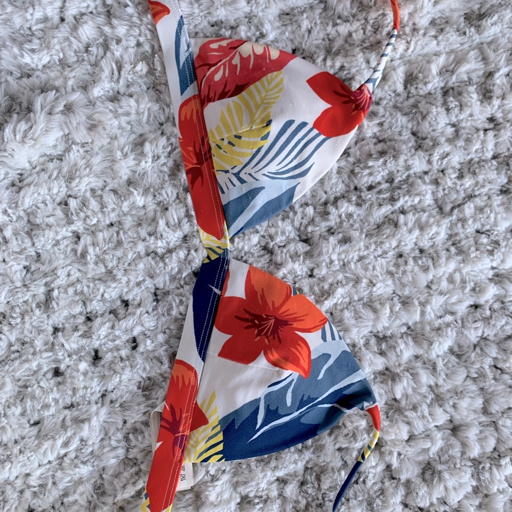 Cute Hollister Swimsuit Top